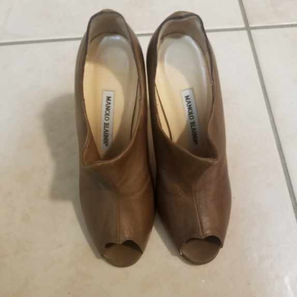 Manolo Blahnik 3 inch peep toe heels - Picture 3 of 3